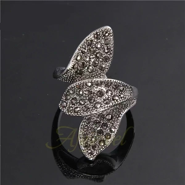 Vintage Three-Leaf Ring with Black Rhinestones Happy Phoenix