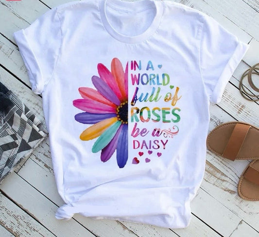 In a World Full Of Roses Be A Daisy Print T-shirt Happy Phoenix